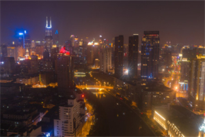 追求 __ :上海女性的职业目标 追求 __ :上海女性的职业目标